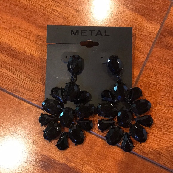 Jewelry - NWT Earrings